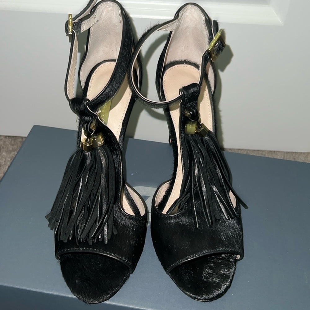 Louise et Cie black calf skin t strap shoe size 7